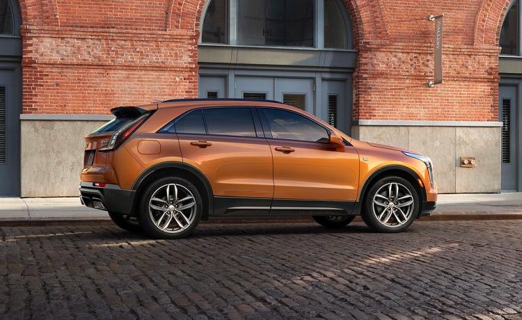 2019-cadillac-xt4-orange-rear-profile.jpg